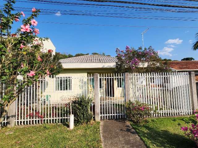 Casa com ótimo terreno no Xaxim, com 165m2 e 3 quartos