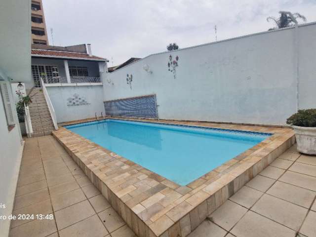 Casa com piscina para locação centro Botucatu