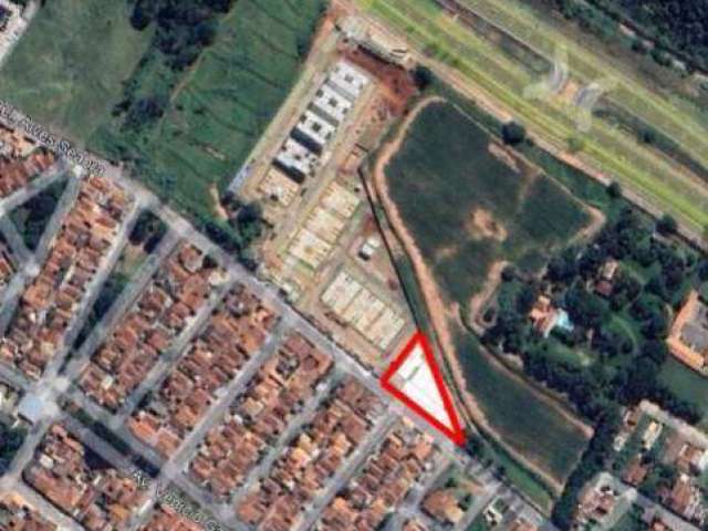 Lote comercial de 1.760,00 m² disponível para venda