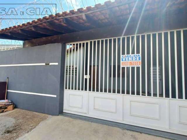 Casa com 2 dormitórios em terreno inteiro no Vila Dutra