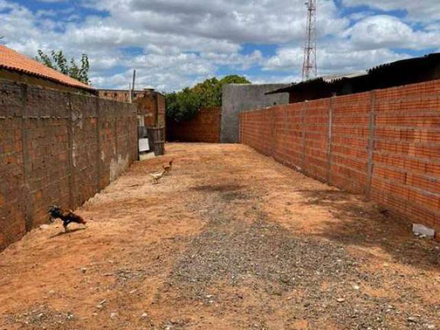 Terreno murado e encaixado com 167,75m² no Parque Val de Palmas