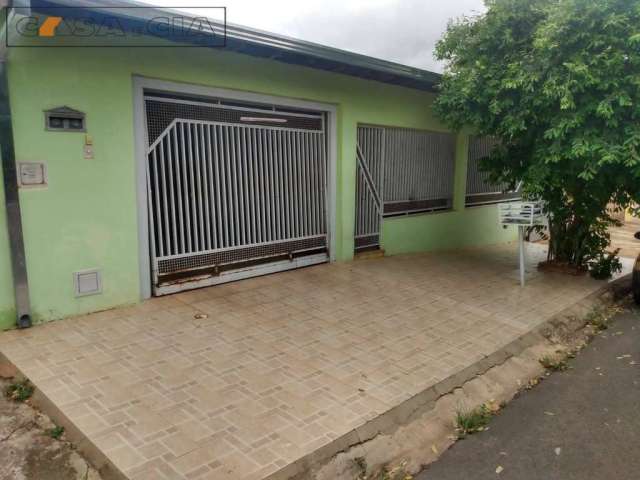 Casa ampla com 3 dormitórios no Jardim Ferraz