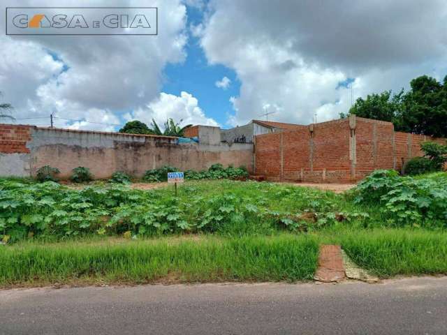 Terreno de esquina com 199,86m² no Parque Jaraguá