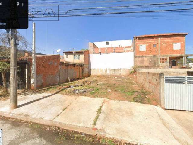 Terreno plano, encaixado com 165 m² na Vila Industrial