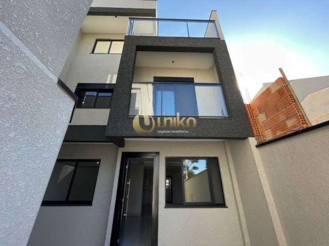 Sobrado Triplex  Design Moderno em Rua Tranquila