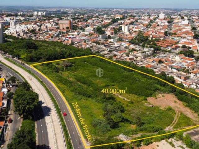TERRENO A VENDA EM CAMPINAS/SP COM 40.000,00m². Frente para a Rua Sebastião da Silva com 254m de extensão.