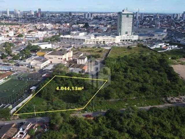 FEIRA DE SANTANA - Terreno com área de 4044m² perto do Boulevard Shopping na Rua Intendente Abdon. Aproveite essa oportunidade de investimento.