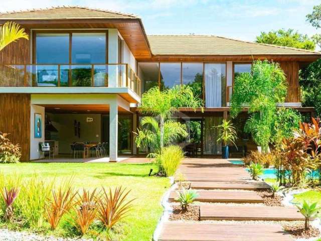 CASA A VENDA EM PRAIA DO FORTE, LITORAL NORTE DA BAHIA - Condomínio Praia Bella, acesso direto à praia, 7 suítes de alto padrão perto de tudo.