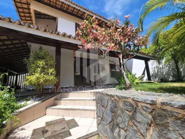 CASA A VENDA EM VILAS DO ATLÂNTICO. Lauro de Freitas, Bahia em Alameda fechada com guarita de controle de acesso 24h. Agende conosco a sua visita.