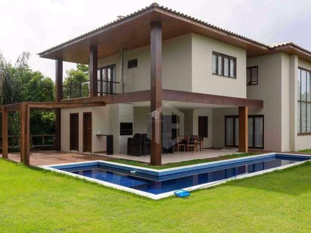 CASA A VENDA EM PRAIA DO FORTE, LITORAL NORTE DA BAHIA - Condomínio Praia Bella, acesso direto à praia, 5 suítes de alto padrão com móveis inclusos.