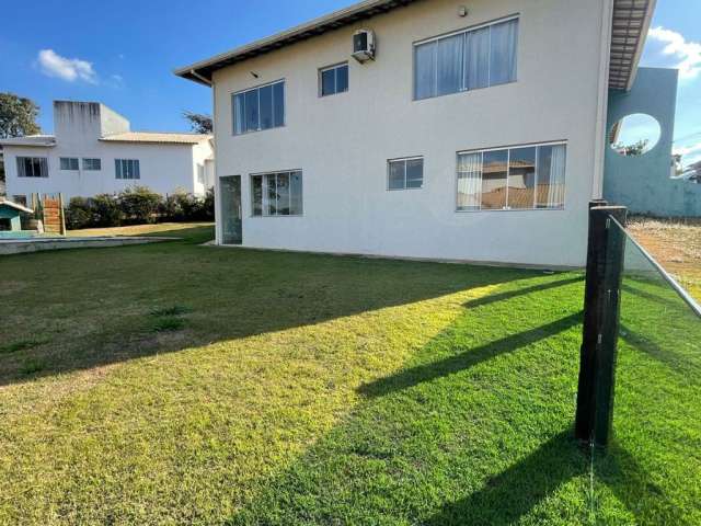 Casa em condomínio fechado em lote de 1000m² á venda em Igarapé MG.  PH