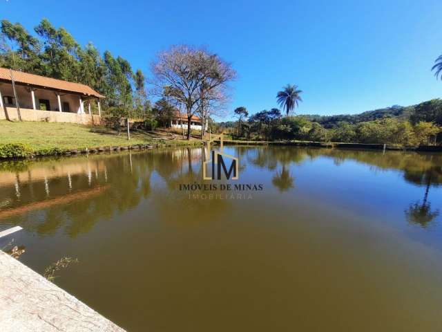 Fazendinha á venda 4.3 hectares, com 08 quartos sendo 04 suíte em Itatiaiuçu MG