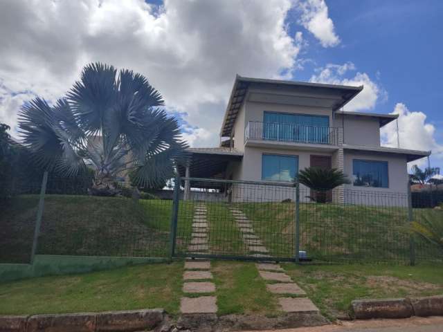 Casa de alto padrão em condomínio, á venda em Igarapé MG