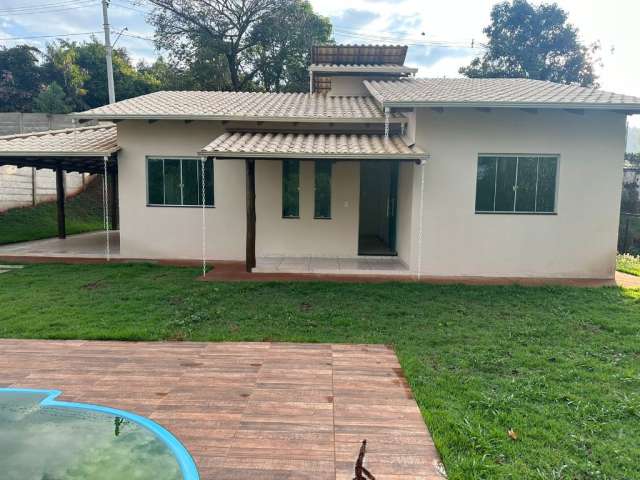 Chácara com 03 quartos sendo 01 suíte, 03 banheiros á venda, 1.000m²  Em Itatiaiuçu MG