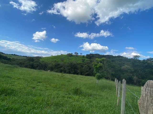 Terreno á venda de 3000m², com rio no fundo do terreno em Bonfim MG!