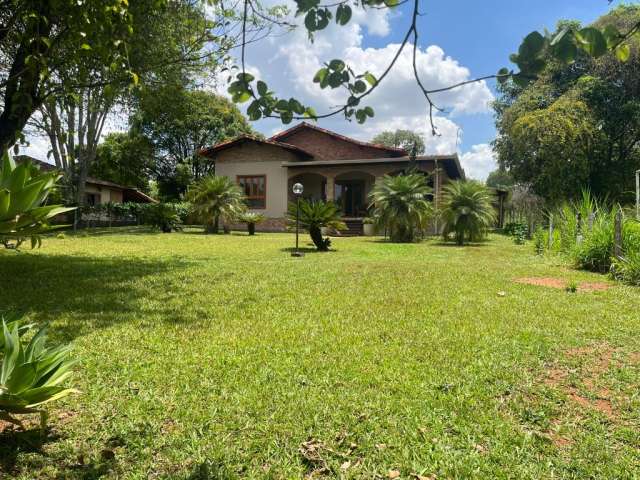 Casa com 04 quartos sendo 01 suíte com closet á venda, 200m² por R$ 1.350.000