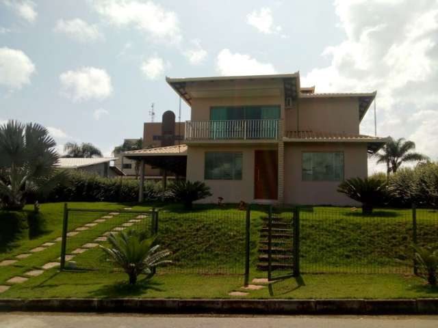 Casa com 04 quartos sendo 01 suíte á venda, 1.000m² por R$ 1.300.000,00