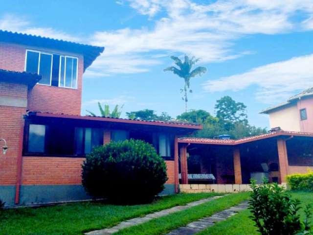 Casa com 3 quartos sendo 2 suítes á venda, 1.300m² por R$ 690.000