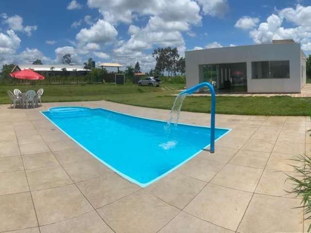 Descubra o paraíso: Sítio de 1200m² com piscina, campo de futebol á venda em Mateus Leme-MG!