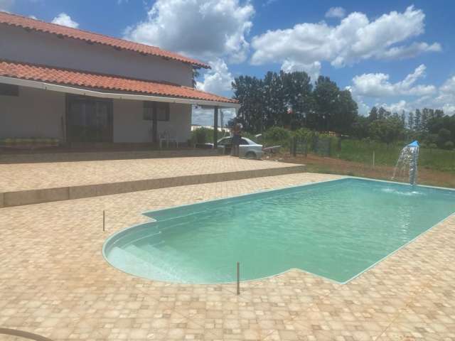 Sítio de 1300m² com piscina por R$ 580.000 á venda em Mateus Leme-MG!