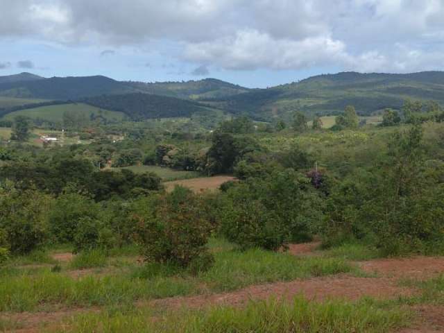 Terreno com 04 hectares á venda na Zona Rural de Mateus Leme-MG!