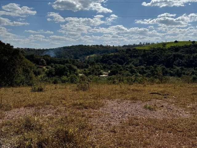 Terreno de 7500m² á venda por R$ 250.000 em Mateus Leme-MG!