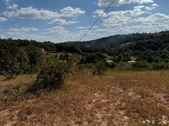 Terreno de 7500m² á venda por R$ 250.000 em Mateus Leme-MG!