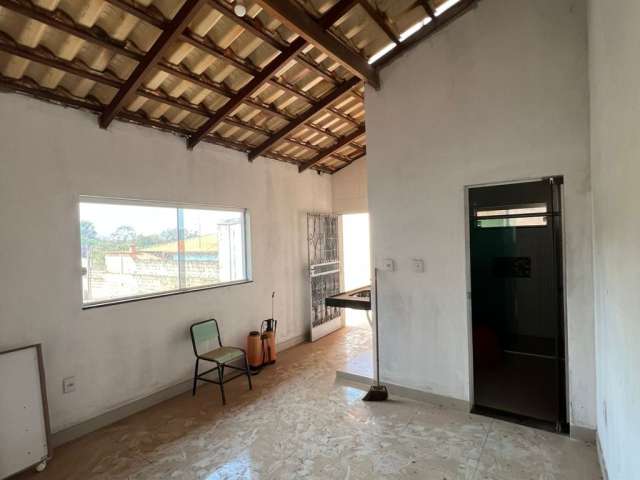 Lote de 360m² com 01 quarto, banheiro, á venda em Igarapé MG!