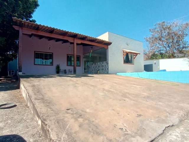 Casa em condomínio fechado estilo rústico e moderno á venda por R$ 740.000 em Igarapé-MG!