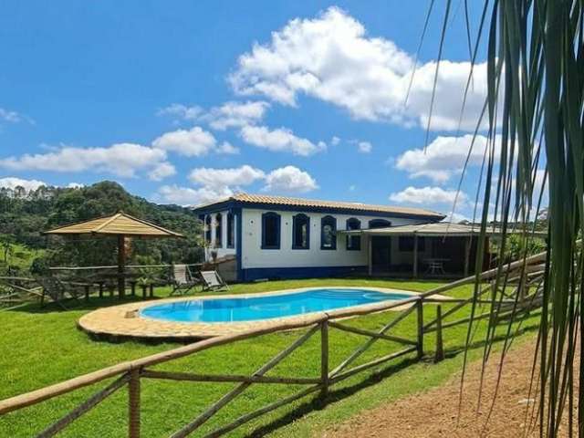 Casarão Colonial estilo antigo á venda por R$ 690.000 em Itatiaiuçu-MG!