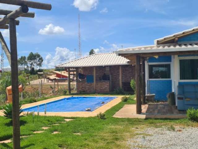 Paraíso à venda: Casa com Jacuzzi, Varanda e Pomar á venda em Itatiaiuçu-MG!