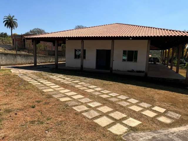 Casa de condomínio com 03 quartos sendo 01 suíte á venda em Igarapé-MG!