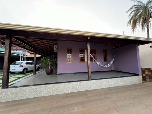 Casa de Condomínio de 1000m² com 02 áreas gourmet á venda em Igarapé-MG!