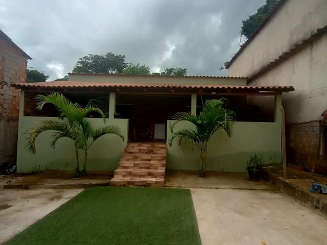 Casa á venda com 02 quartos, terreno de 264m² em Igarapé MG!