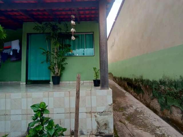 Casa á venda com 02 quartos e plantas frutíferas, terreno 477m² em Igarapé MG!