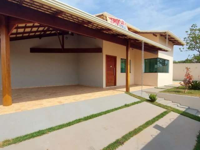 Casa á venda com 03 quartos sendo 01 suíte, lote de 410m² em Igarapé-MG!!