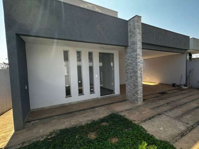 Casa á venda com 03 quartos sendo 01 suíte, lote de 360m²em Igarapé MG!