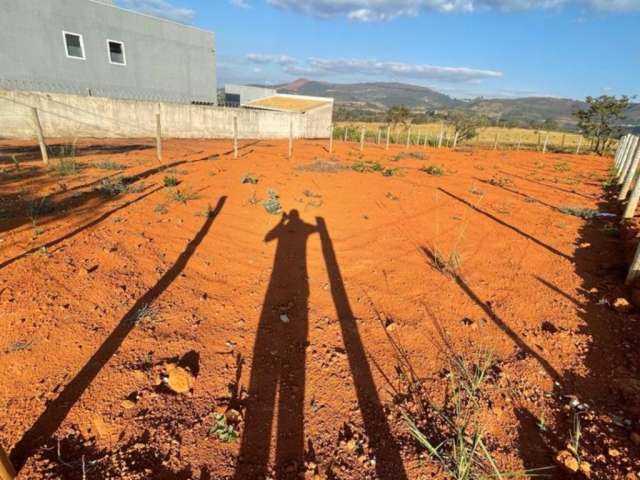 Terreno á venda de 360m², com ótima localização em Igarapé MG!