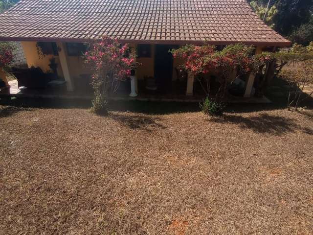 Sítio á venda estilo colonial de 4500m², casa com 02 quartos em Igarapé MG!