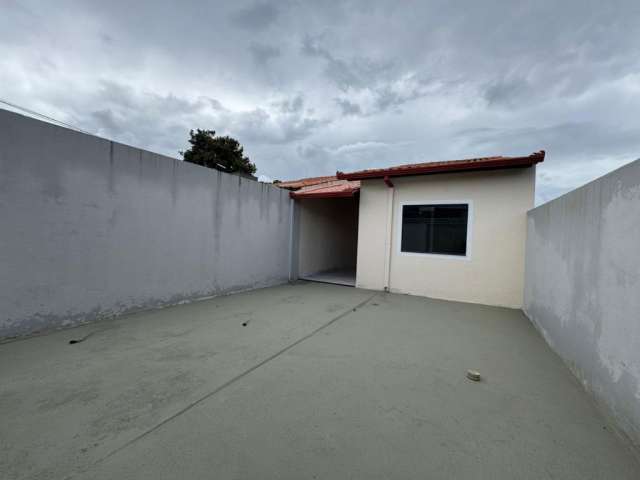 Casa á venda com 02 quartos, terreno de 180m² em Igarapé MG!