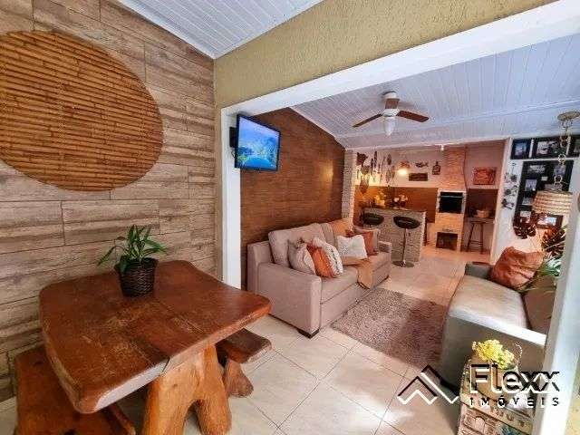 Sobrado com 3 dormitórios à venda, 132 m² por R$ 530.000,00 - Capão Raso - Curitiba/PR