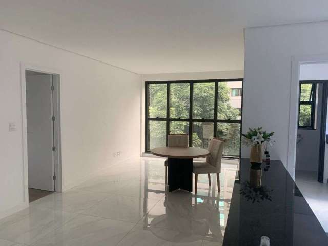 Imperdível apartamento de luxo na Savassi: 3 quartos, 3 suítes, 1 sala, 5 banheiros, 2 vagas e 106m2 em Belo Horizonte-MG!