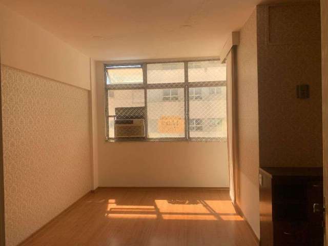 Excelente oportunidade: Sala Comercial à venda ou locação em Belo Horizonte-MG, bairro Lourdes, com 3 salas, 1 banheiro e 35,00 m2.