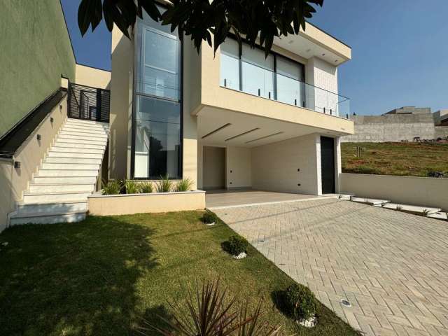 Casa à venda em Bragança Paulista-SP, Condomínio Residencial Euroville II, 3 suítes, 2 salas, 4 vagas, 239m². Aproveite!