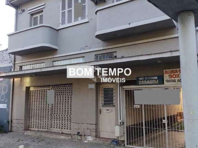 Prédio com loja térrea e dois apartamentos e boxs