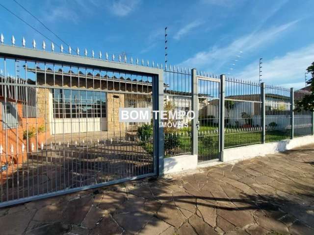 Casa 2 dorm/quartos, com Piscina no Parque Maias