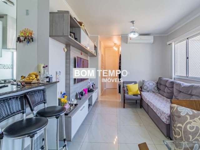 Apartamento 3 dormitórios,1 suíte, semimobiliado.