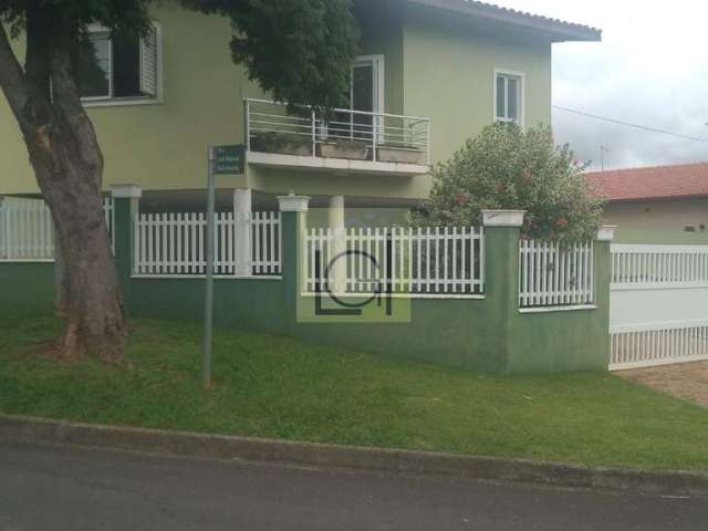 Imponente casa em condomínio à venda em Salto-SP no Condomínio Zuleika Jabour - 4 quartos, 2 suítes, 3 salas, 4 banheiros, 560m²!