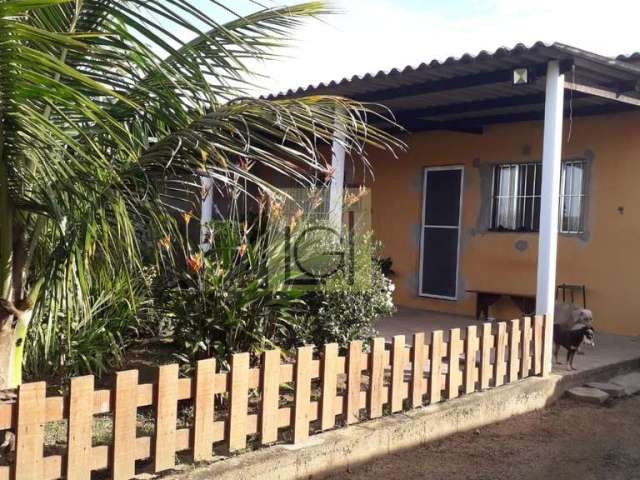 Imperdível oportunidade! Casa à venda em Ilha Comprida-SP, 2 quartos, 1 sala, 1 banheiro, 1 vaga de garagem, 116m².