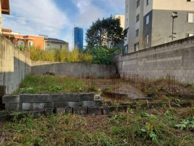 Terreno plano em ótima localização, 5 minutos do centro com 183m²